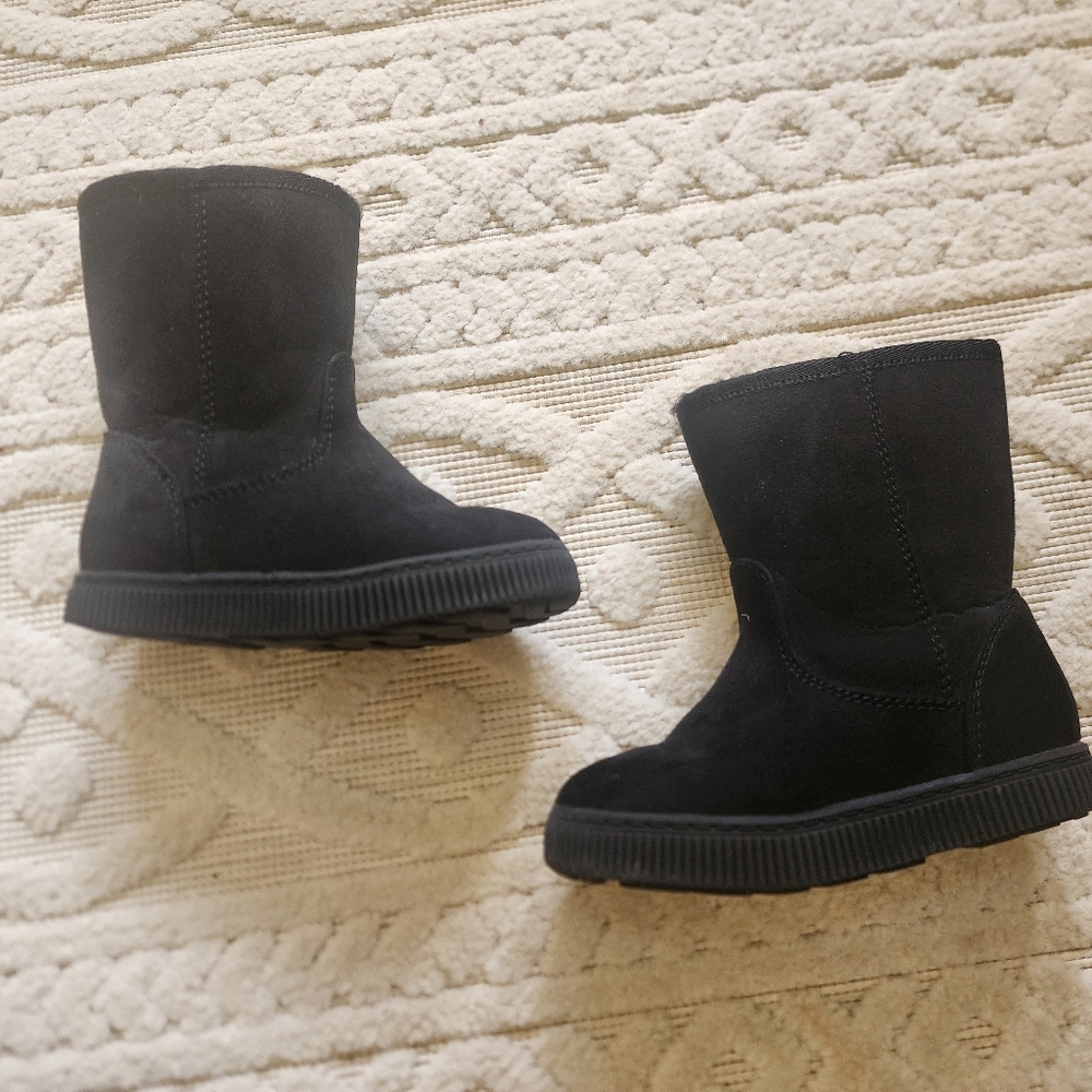 7 Cat & Jack Black Kids Boots
